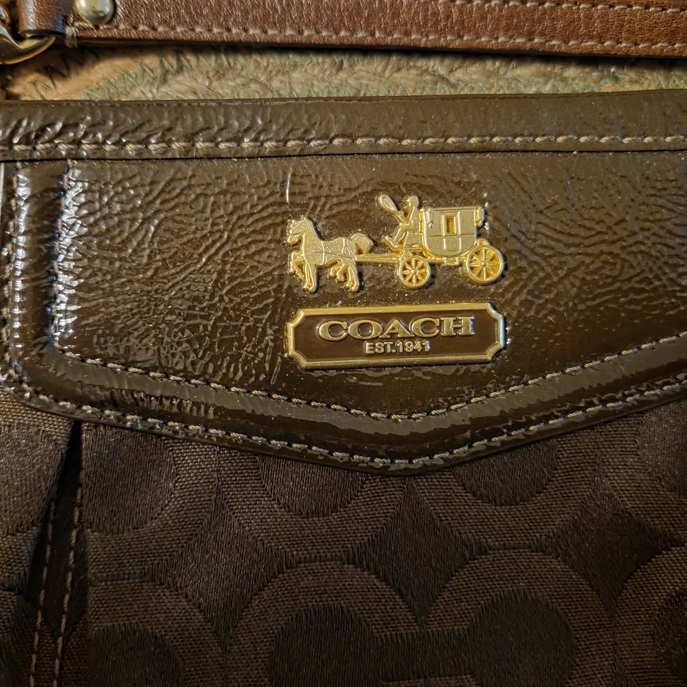 Coach Madison Medium Clutch Pouch Chocolate Brown W/Wristlet  Elegant !  Nwot - Picture 6 of 10